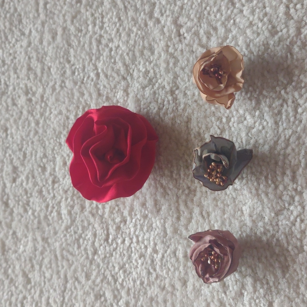 Sweet flower button covers and pin